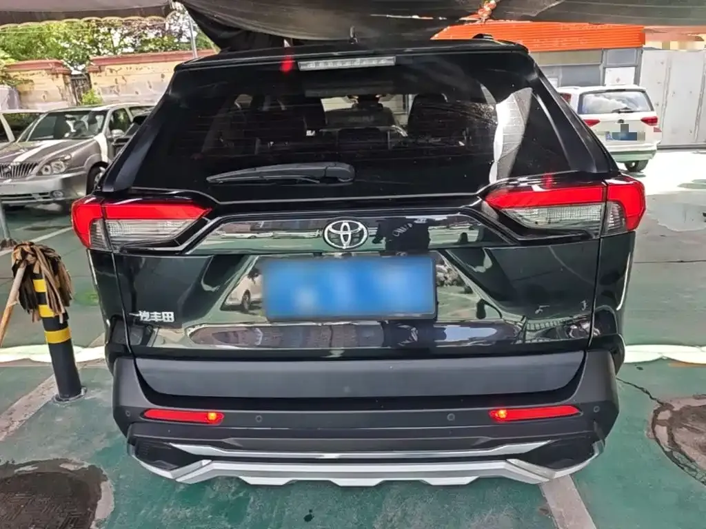 Toyota RAV4 — фото 5