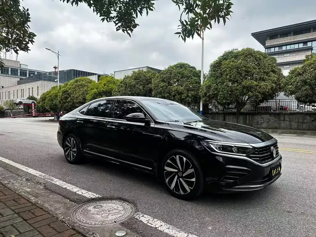 Volkswagen Passat — фото 1