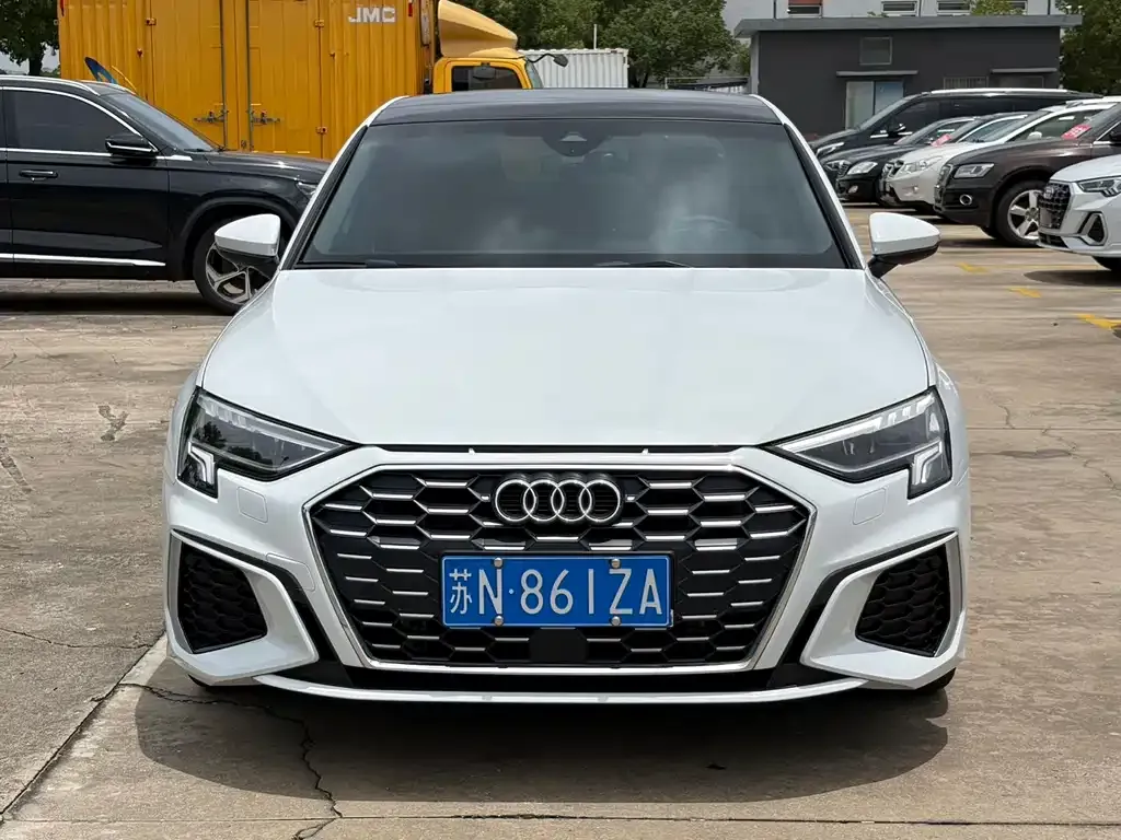 Audi A3 — фото 1