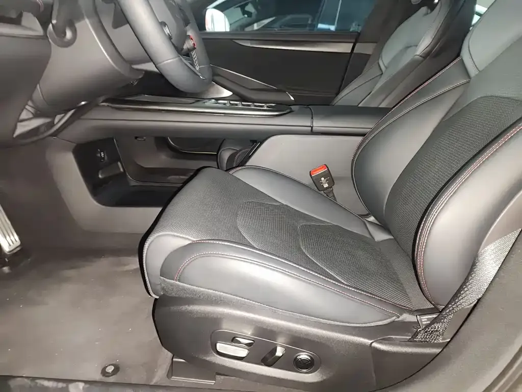 Xiaomi SU7 — фото 6