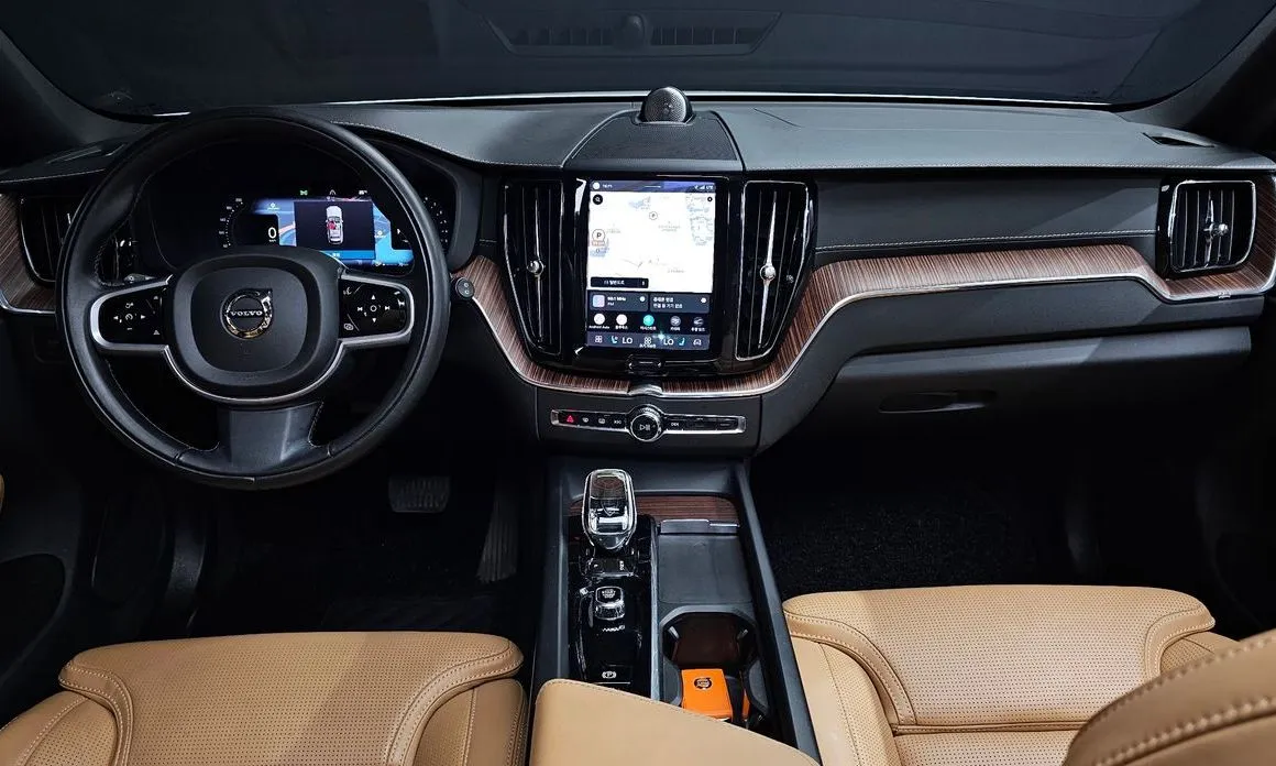 Volvo XC60 — фото 4