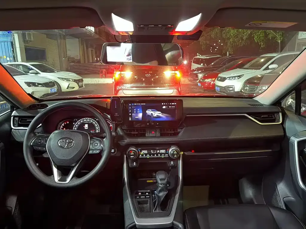 Toyota RAV4 — фото 4
