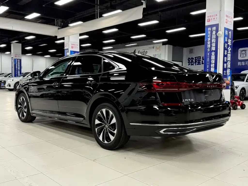 Volkswagen Passat — фото 7