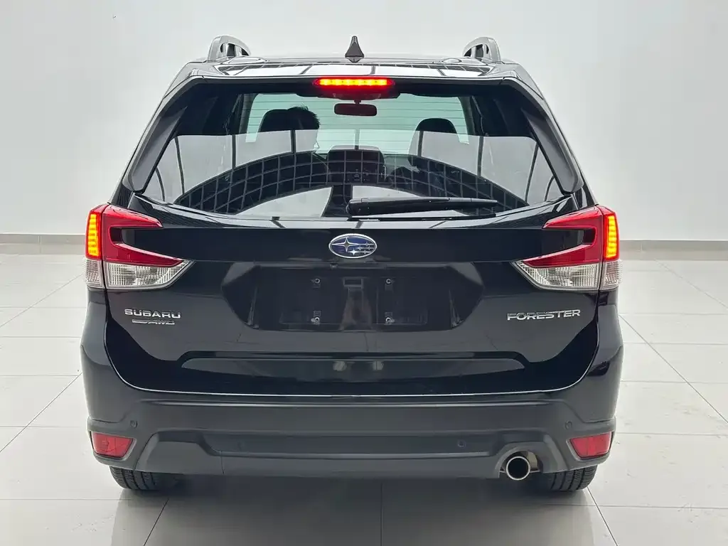 Subaru Forester — фото 5