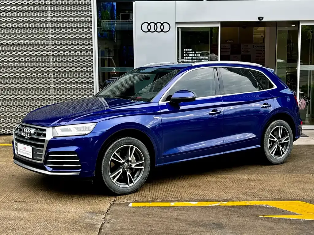 Audi Q5L — фото 1