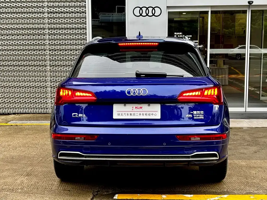Audi Q5L — фото 6