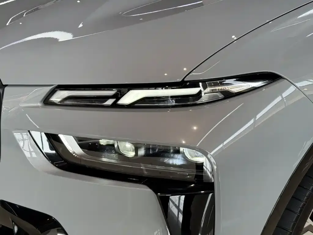 BMW X7 M60i 2023 из CN, фото 2