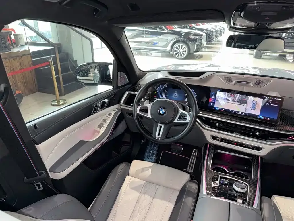 BMW X7 M60i 2023 из CN, фото 3