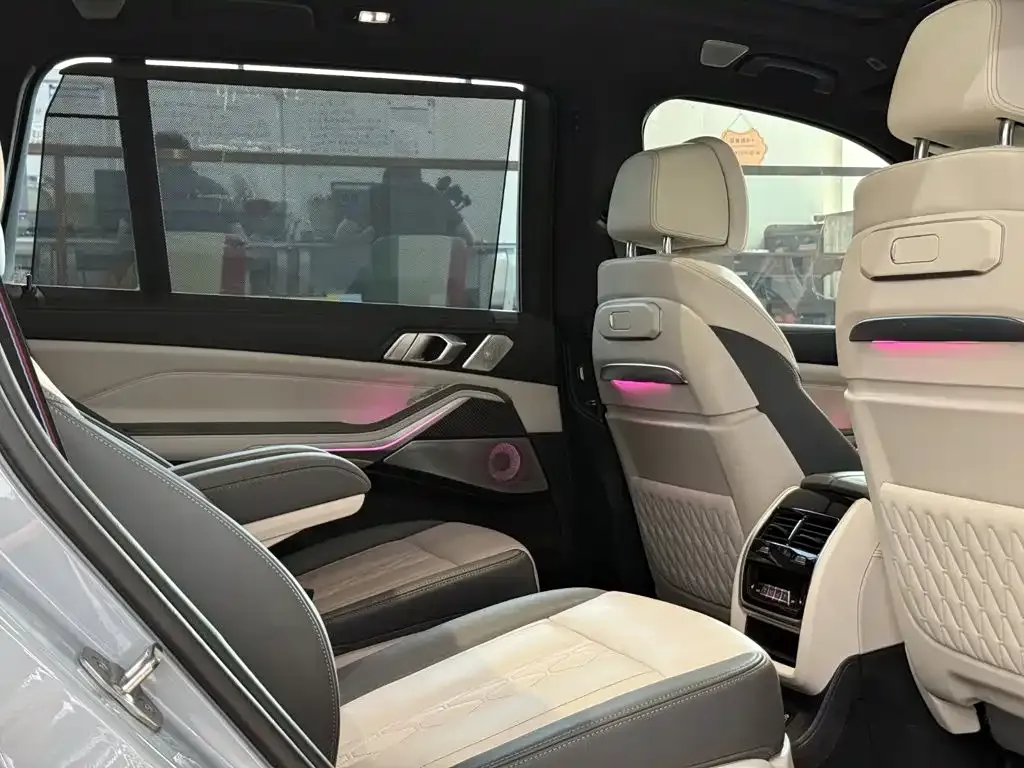BMW X7 M60i 2023 из CN, фото 6