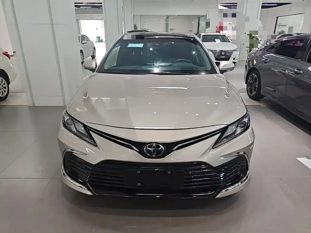 Toyota Camry — фото 9