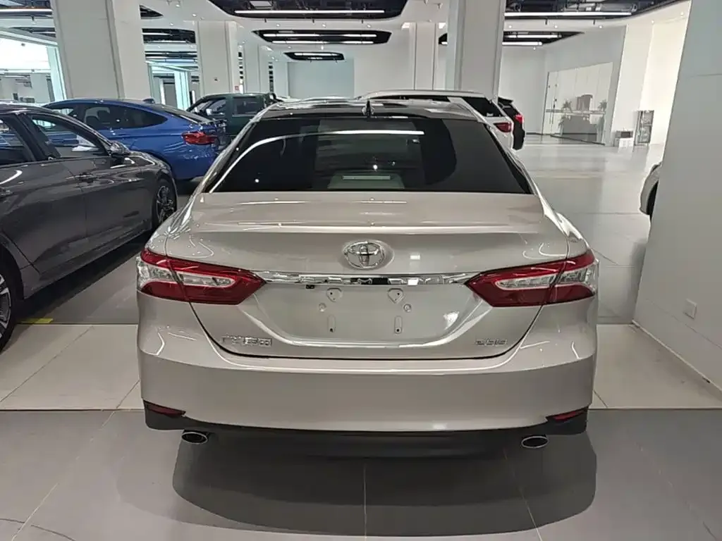 Toyota Camry — фото 6