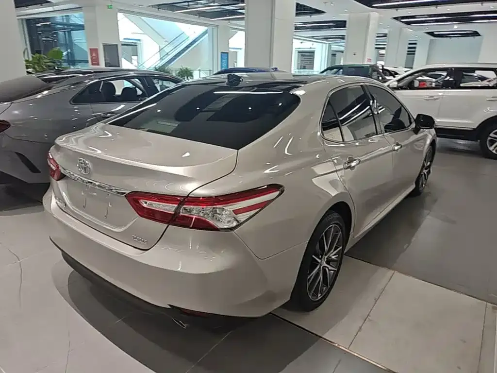 Toyota Camry — фото 8