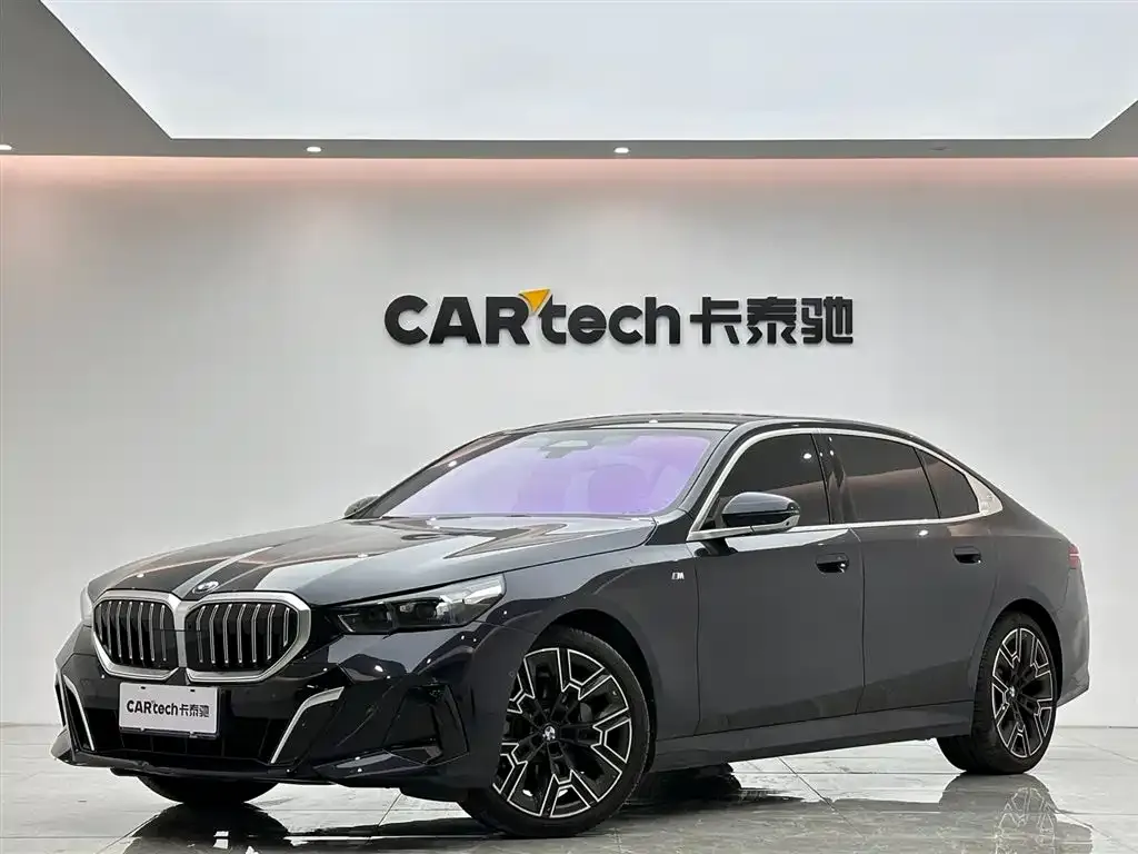 BMW 5 Series — фото 1