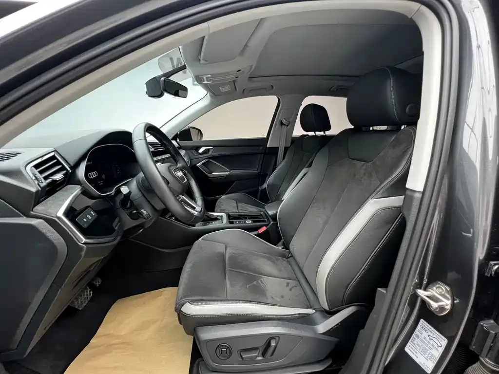 Audi Q3 — фото 10