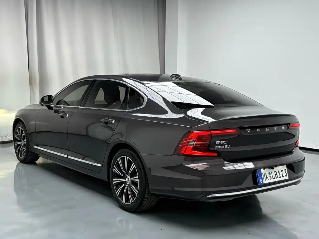 Volvo S90 — фото 10
