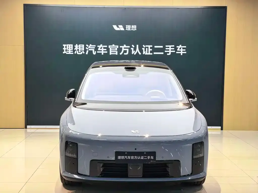 Li Auto i8 — фото 2