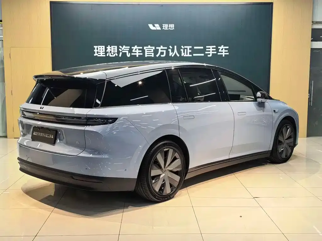 Li Auto i8 — фото 7
