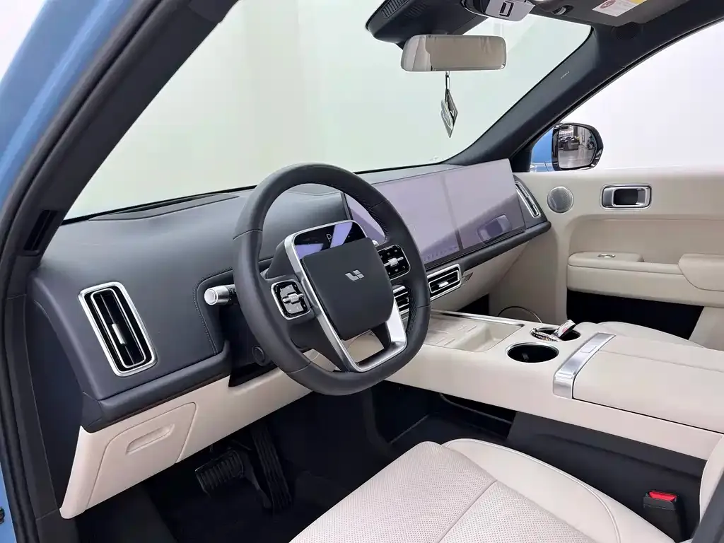 Li Auto L8 — фото 9