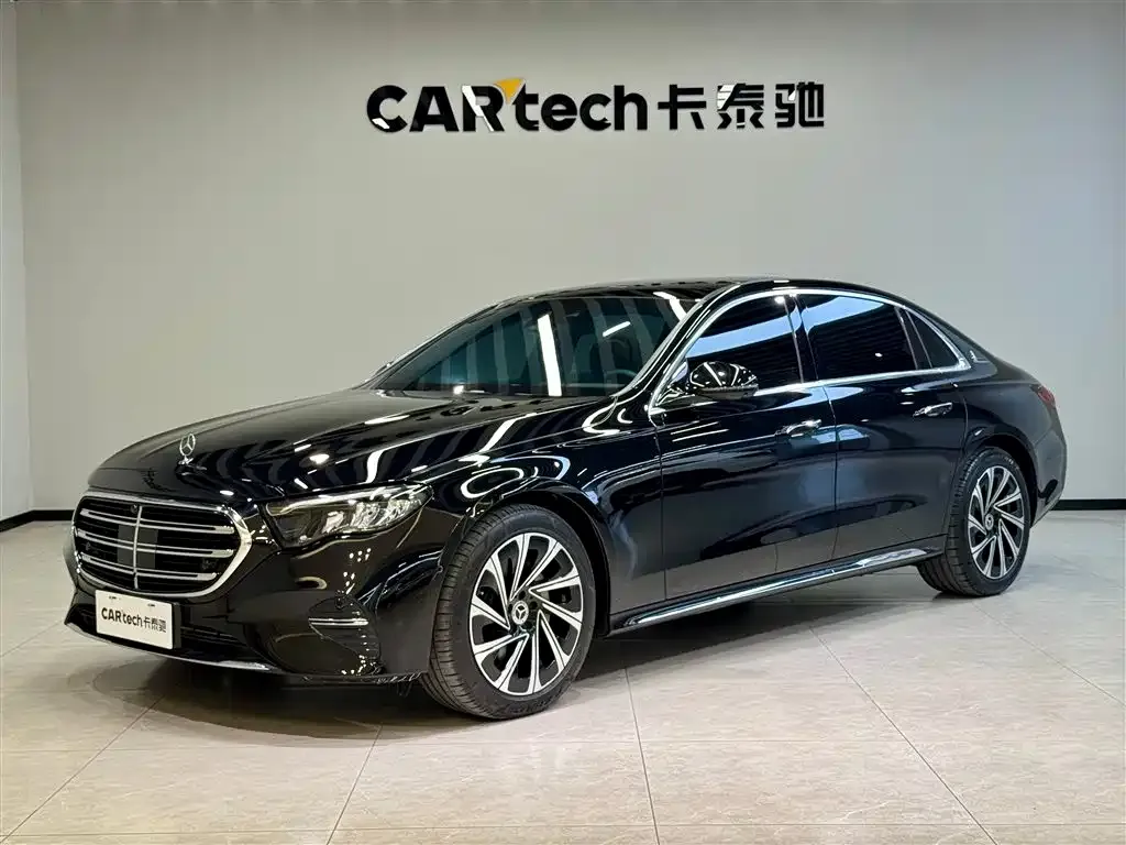 Mercedes-Benz E-Class — фото 1