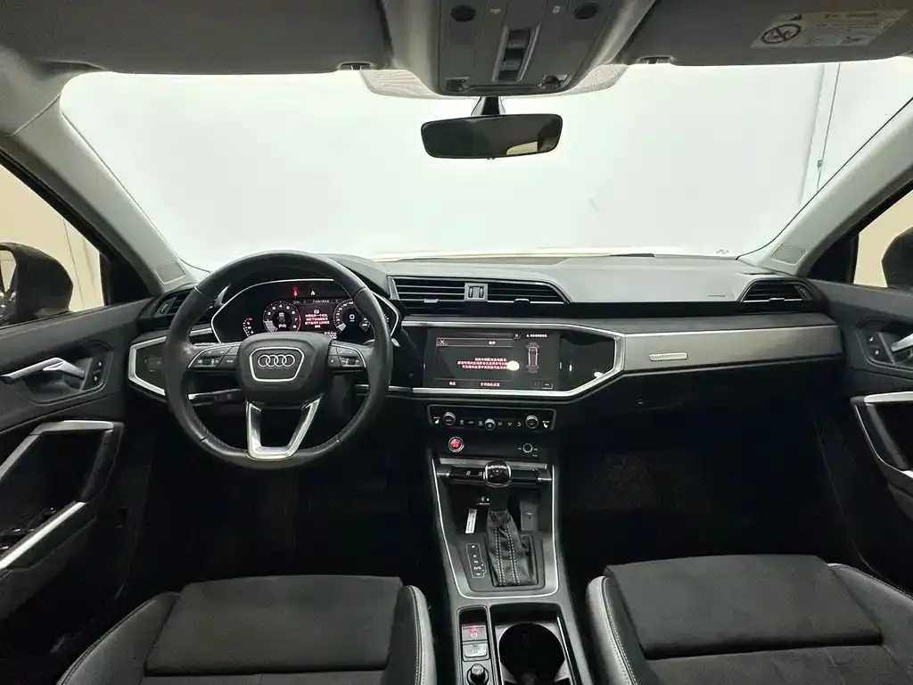 Audi Q3 — фото 10