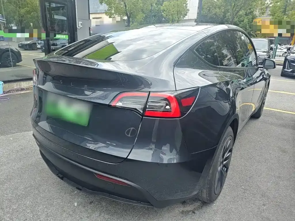 Tesla Model Y — фото 7