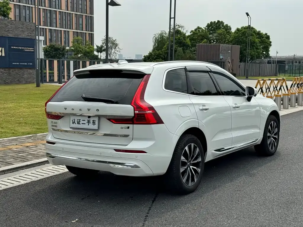 Volvo XC60 — фото 10