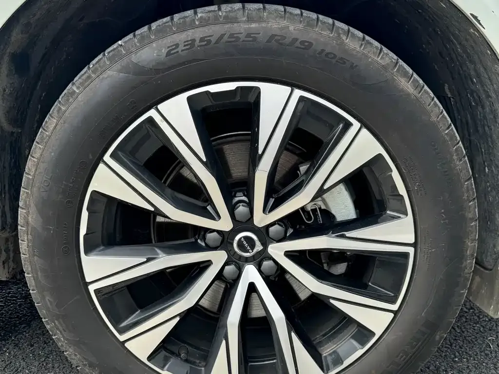 Volvo XC60 — фото 4