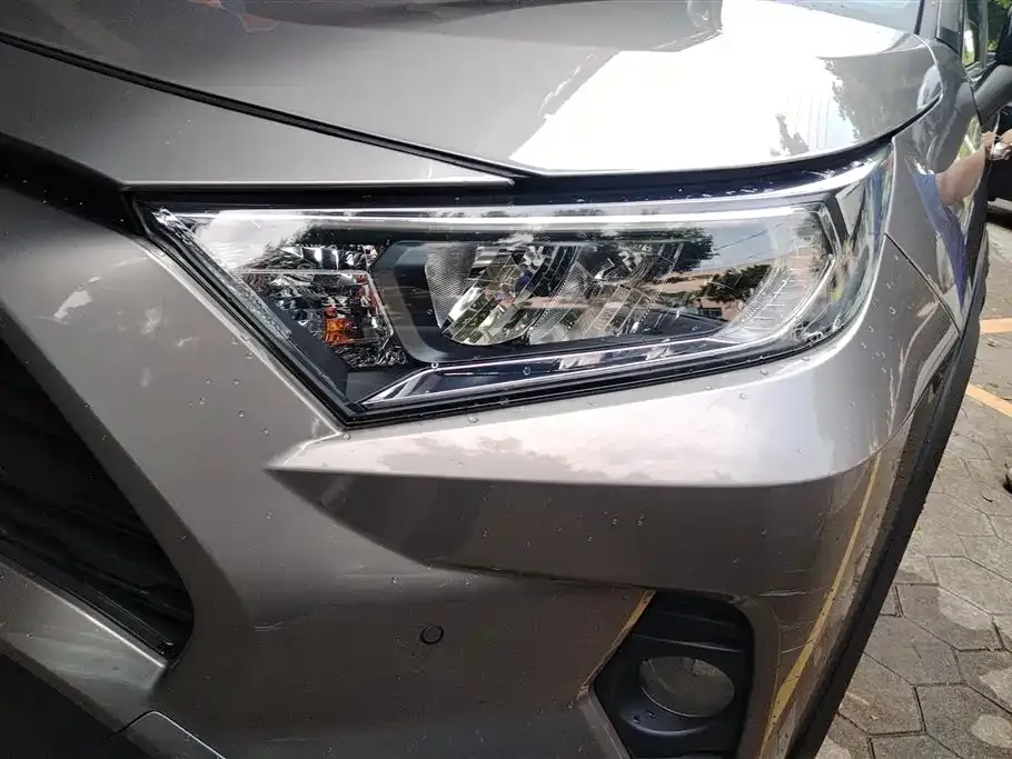 Toyota RAV4 — фото 3