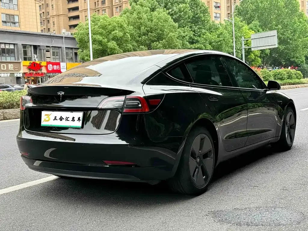 Tesla Model 3 — фото 10