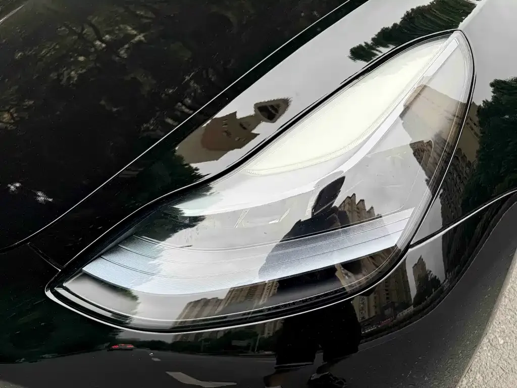 Tesla Model 3 — фото 2
