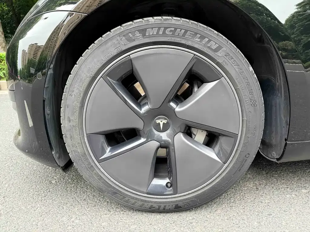 Tesla Model 3 — фото 4