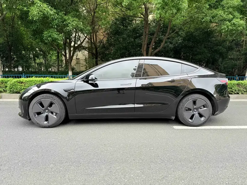 Tesla Model 3 — фото 9