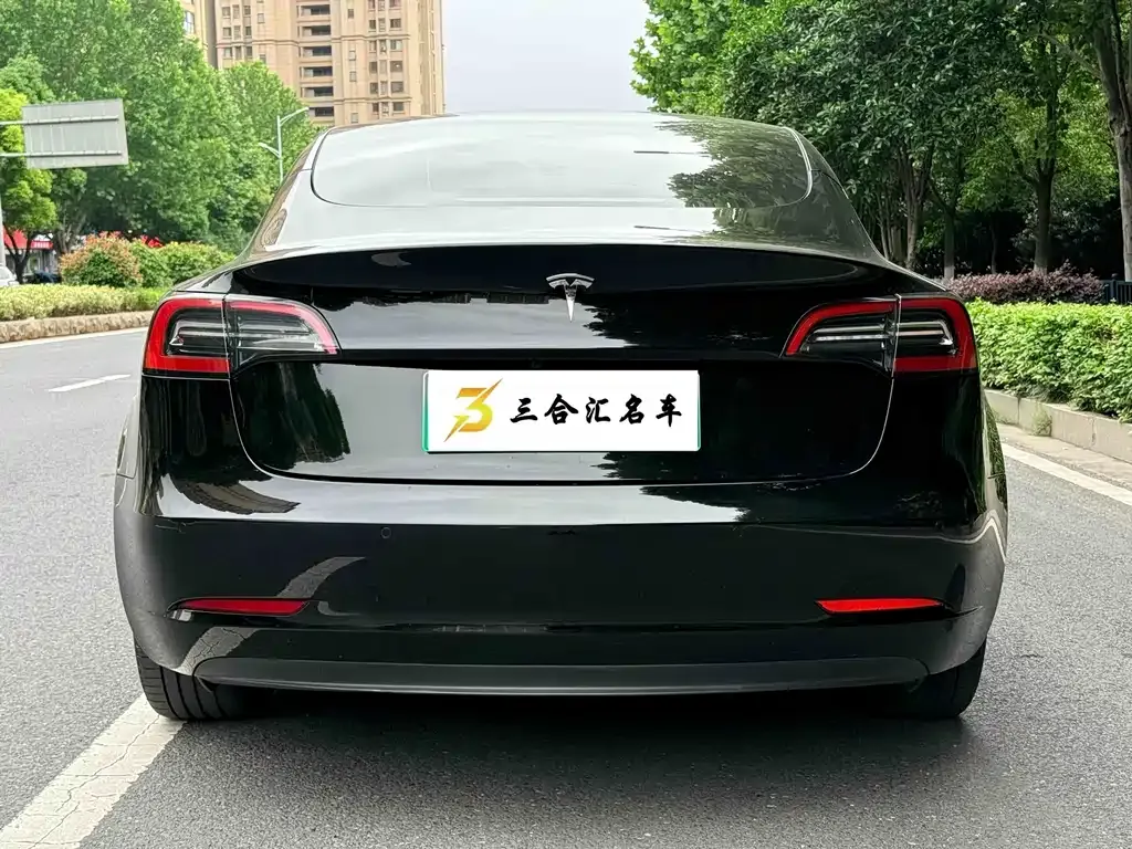 Tesla Model 3 — фото 7