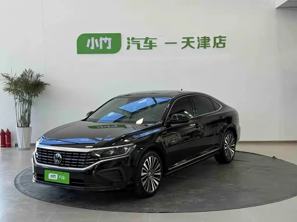 Volkswagen Passat — фото 1