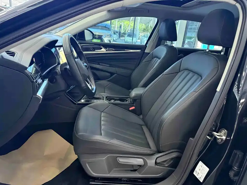 Volkswagen Passat — фото 10