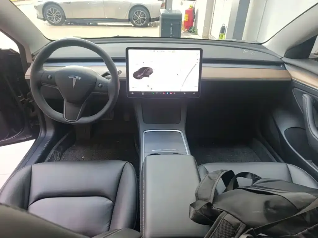 Tesla Model 3 — фото 4