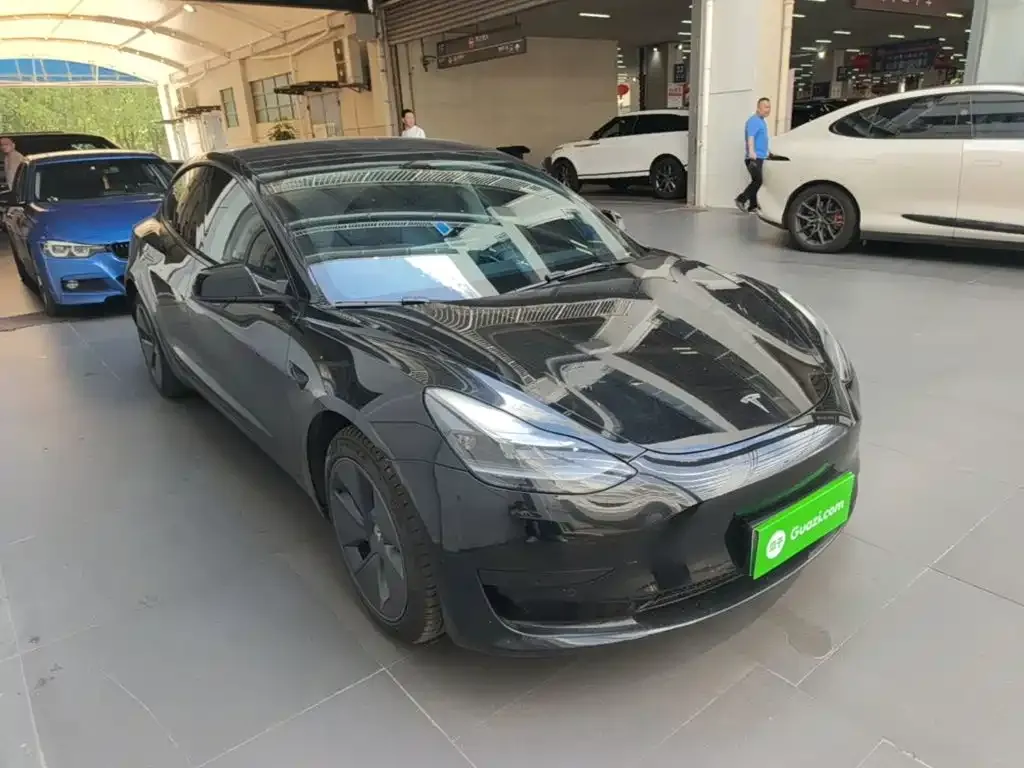Tesla Model 3 — фото 10