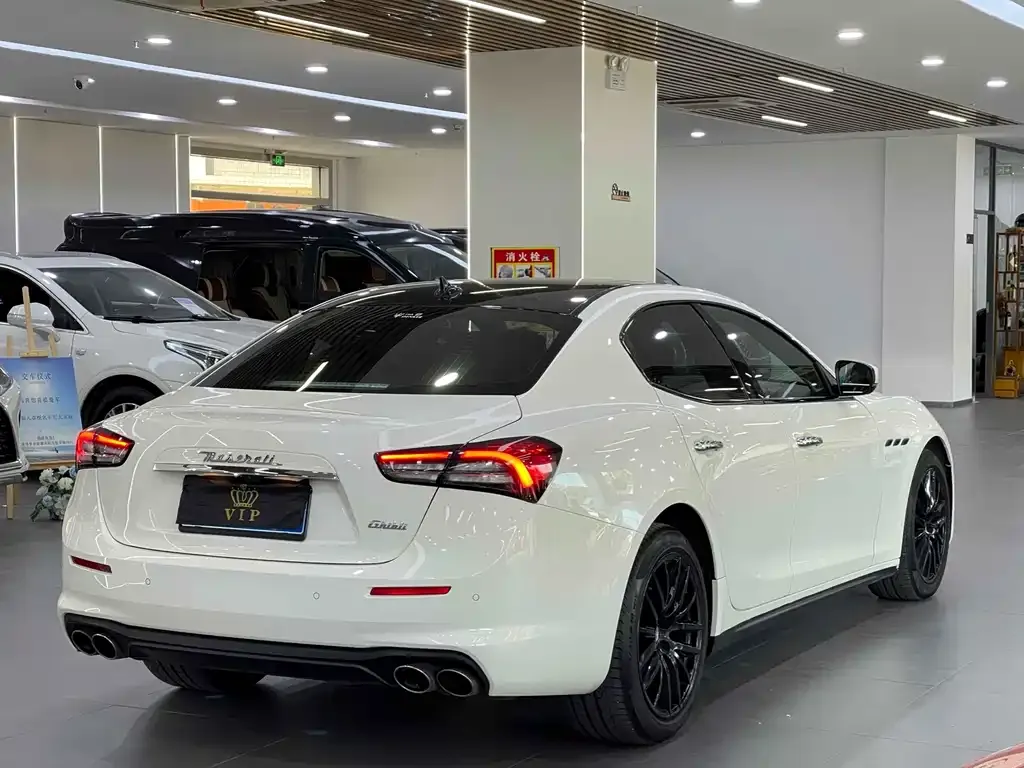 Maserati Ghibli — фото 8