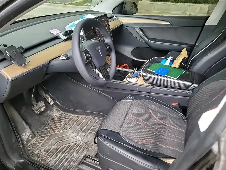 Tesla Model Y — фото 9