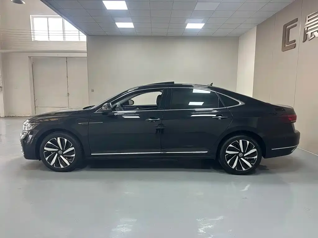 Volkswagen Passat — фото 2