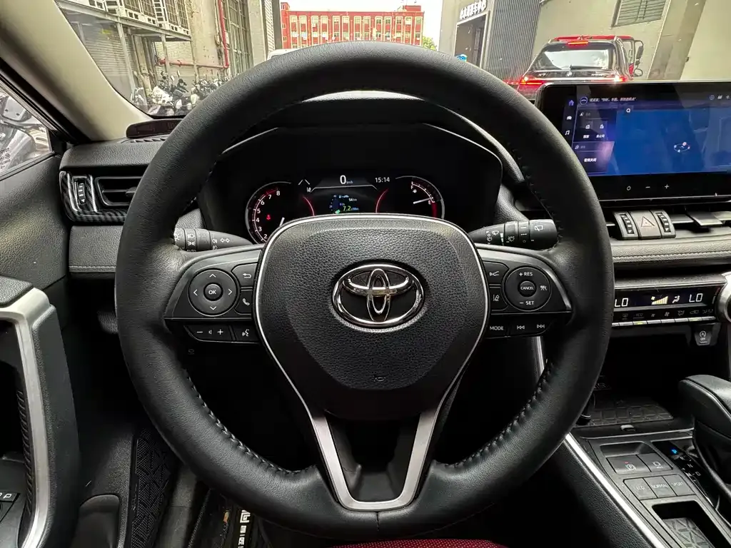 Toyota RAV4 — фото 3