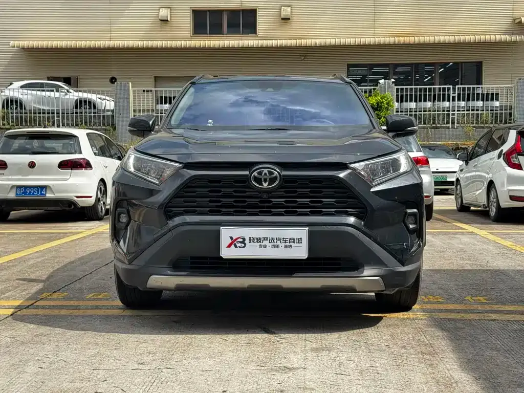 Toyota RAV4 — фото 2