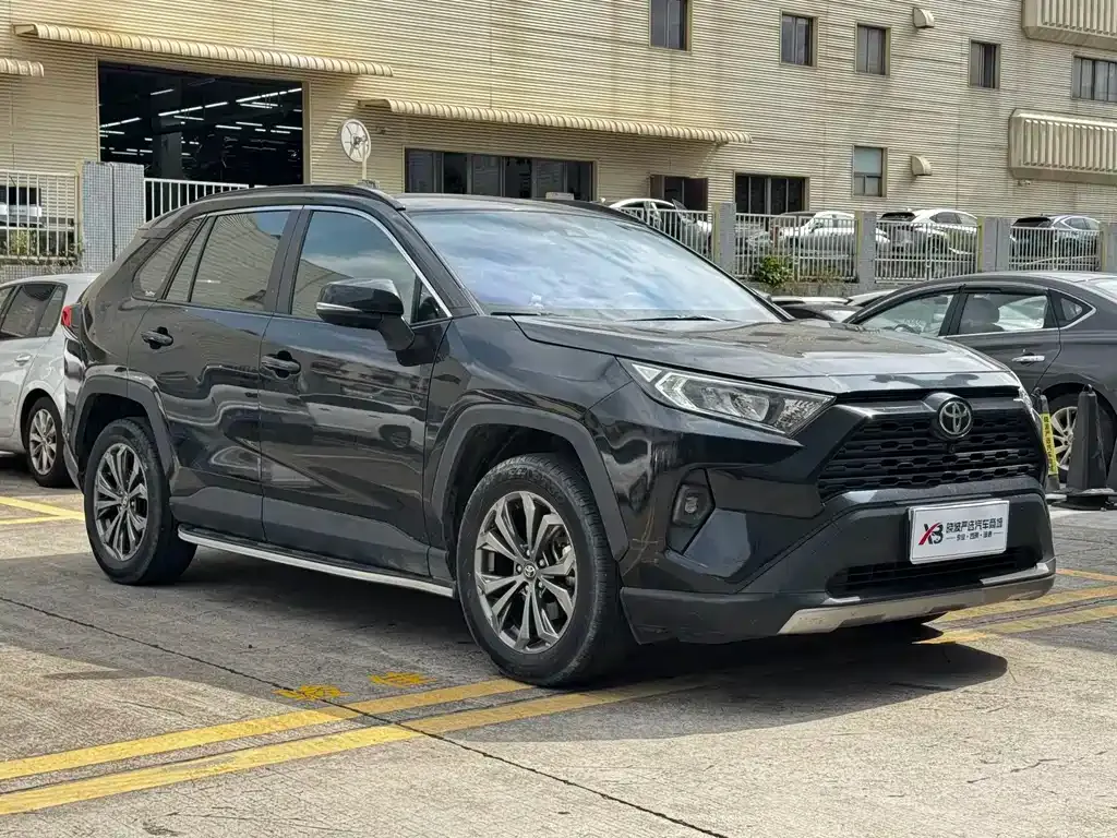 Toyota RAV4 — фото 10