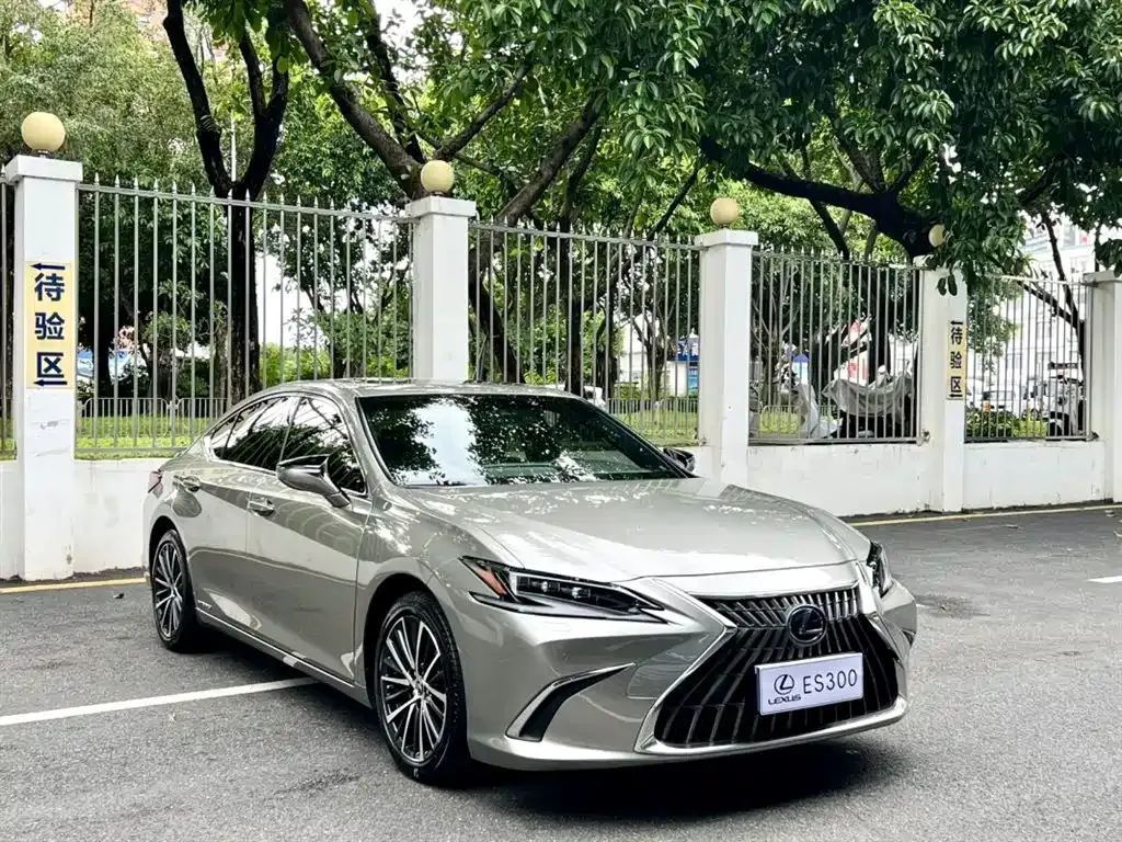 Lexus ES — фото 10