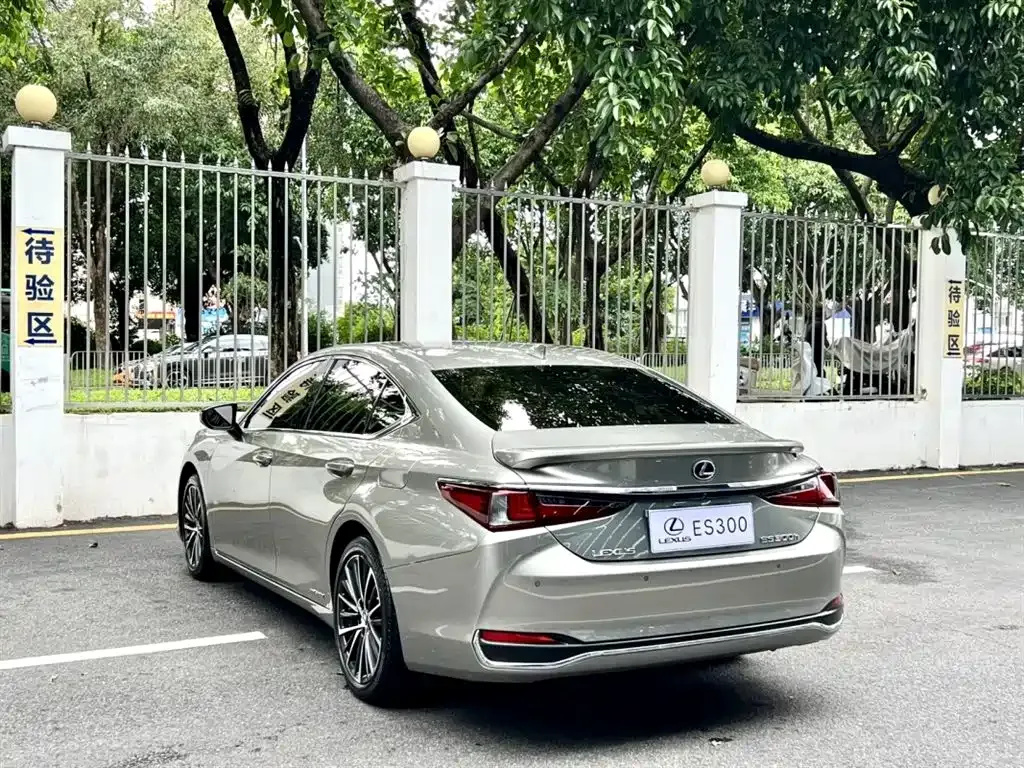 Lexus ES — фото 6
