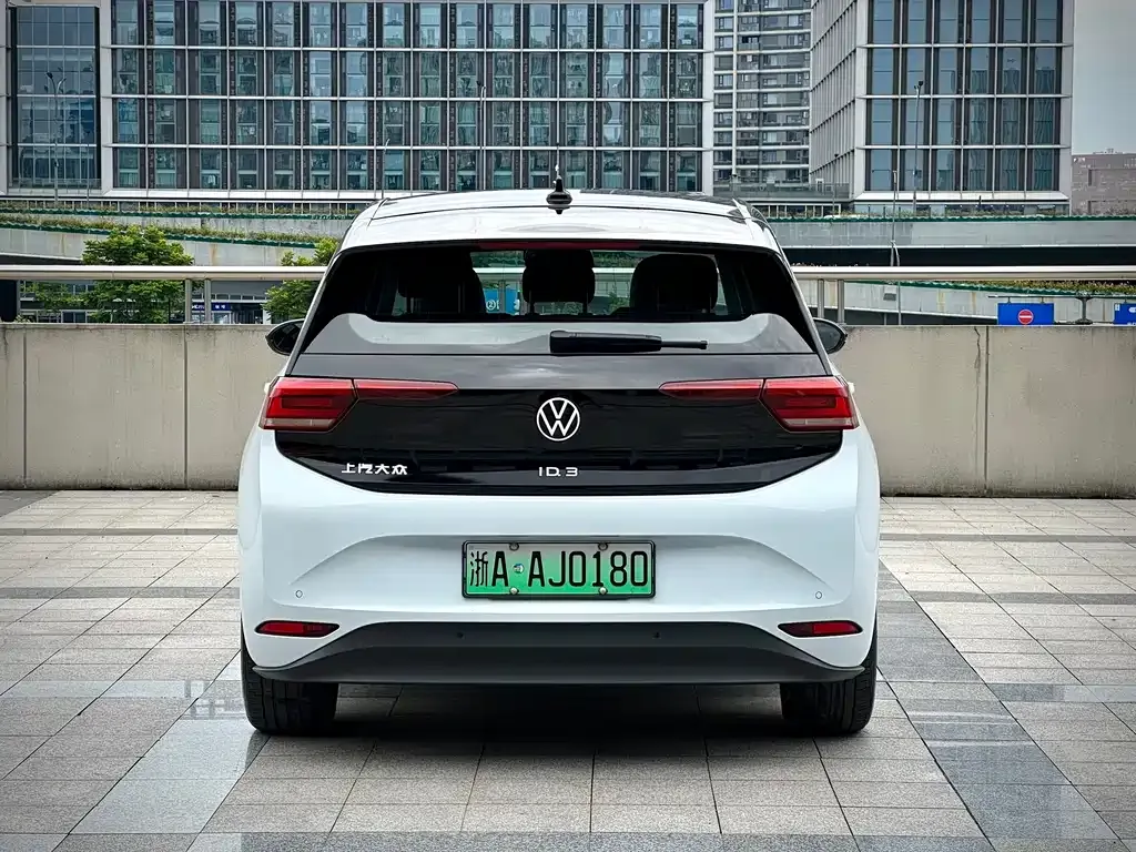 Volkswagen ID.3 — фото 8