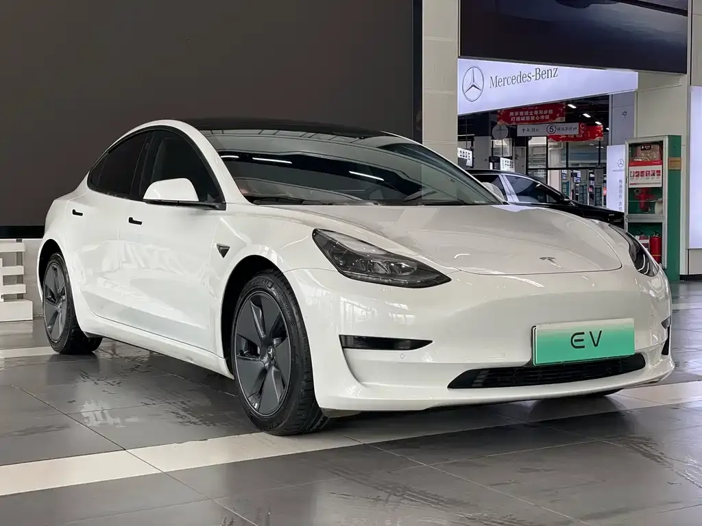 Tesla Model 3 — фото 2