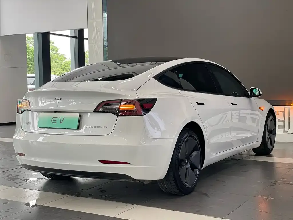 Tesla Model 3 — фото 6