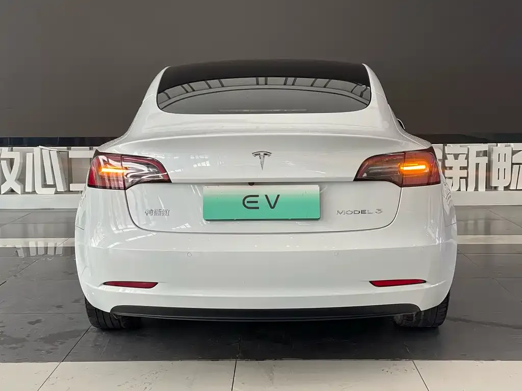 Tesla Model 3 — фото 8