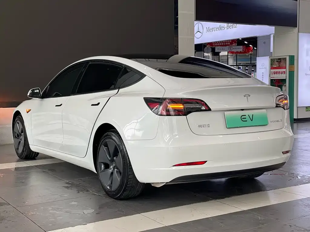 Tesla Model 3 — фото 9